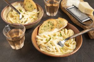 How to Serve Olive Garden Alfredo Sauce